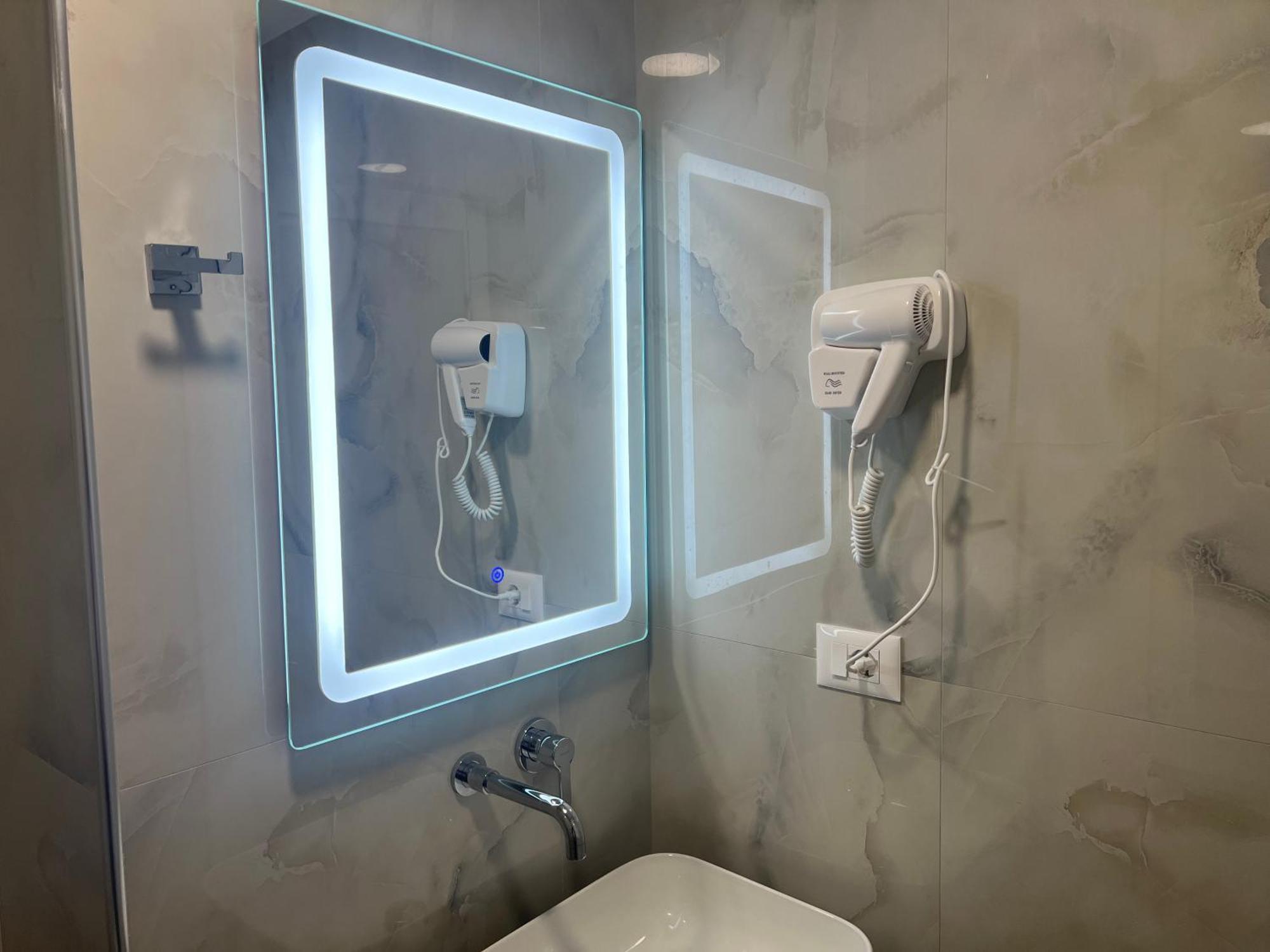 Agimi Hotel Ksamil Eksteriør billede